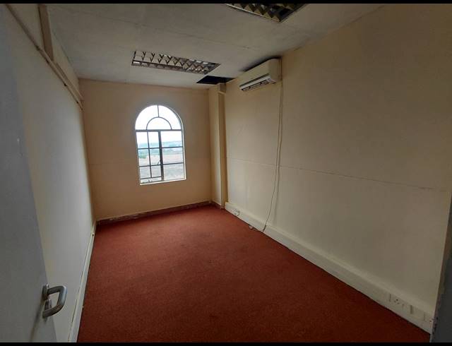 138M² OFFICE TO LET IN GRAND CENTRAL